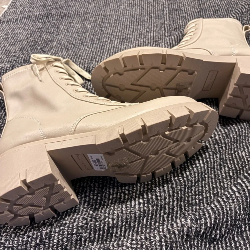 NEW Spring Robynn Boots - Picture 2 of 3